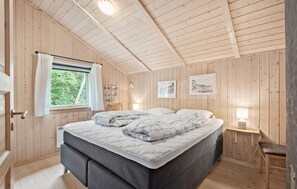 3 bedrooms, travel cot, free WiFi - Lovely home in Hemmet with kitchen (Hemmet)