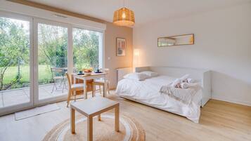 1 habitación, tabla de planchar con plancha, wifi y ropa de cama