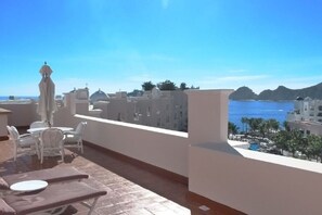 Outdoor dining - Celebrate 4th of July on the beaches of Cabo in a gorgeous exclusive penthouse! (Cabo San Lucas)