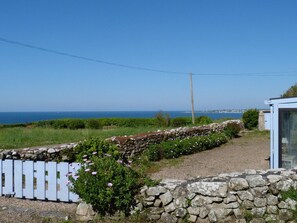 Property grounds - 481-Fisherman's cottage, 180° sea view, near beaches. (Plouhinec)