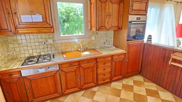 Réfrigérateur, micro-ondes, four, lave-vaisselle