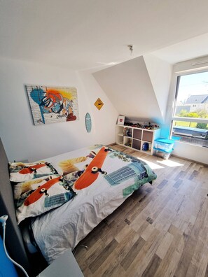 3 chambres, fer et planche à repasser, accès au Wi-Fi (inclus)