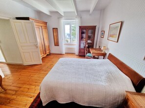 3 habitaciones, tabla de planchar con plancha y wifi gratis 