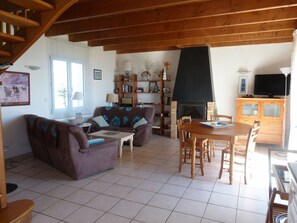 TV, fireplace