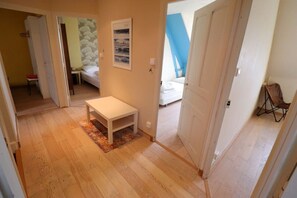 4 bedrooms, iron/ironing board, free WiFi