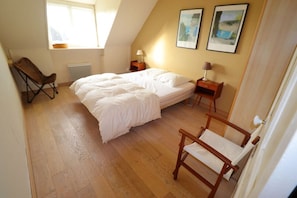 4 habitaciones, tabla de planchar con plancha y wifi gratis 