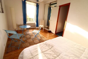 4 bedrooms, iron/ironing board, free WiFi