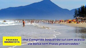 Una playa con gente y una montaña al fondo.