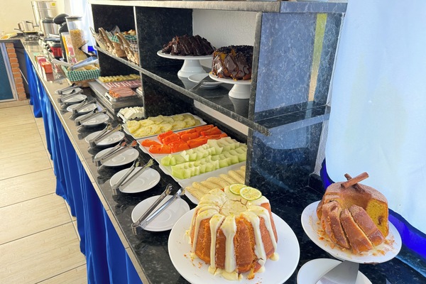 Free daily self-serve breakfast