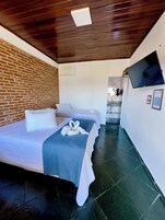 Suíte standard, banheiro privativo, vista para a cidade | 1 quarto, frigobar, Wi-Fi de cortesia