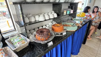 Desayuno de autoservicio incluido todos los días