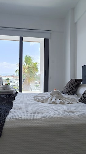 Larvella Estia Luxury Suites