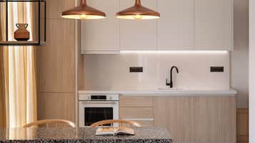 Estudio (Helena's Retreat XI) | Cocina privada | Placa de cocina, máquina de café espresso y hervidor eléctrico