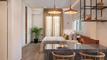 Estudio (Helena's Retreat XI) | Cortinas opacas, sistema de insonorización, wifi gratis y ropa de cama