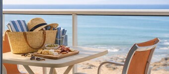 Flat overlooking the Bay of Les Sables sleeps 4