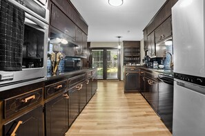 Fridge, microwave, oven, stovetop - Charming Four Bedroom in Tulsa (Tulsa)