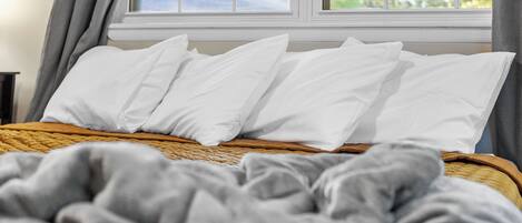 4 bedrooms, desk, iron/ironing board, travel crib