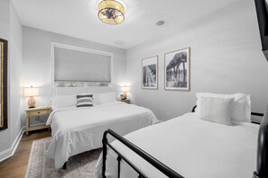5 bedrooms, desk, iron/ironing board, travel cot - Pool, Spa, Golf Simulator | Walk to Beach (Jacksonville Beach)