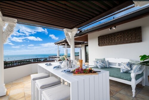 3 Bed Penthouse with panoramic ocean views in the heart of Airlie Beach