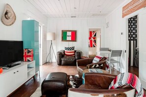 Living area - This is a great headline (Wilton Manors)