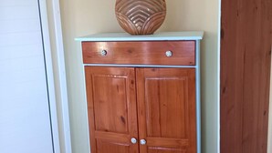 A wooden cabinet with two drawers and a lamp on top. - Magnifique Loft Avec vue Imprenable sur la mer (Grand-Bourg)