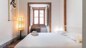 1 bedroom, bed sheets