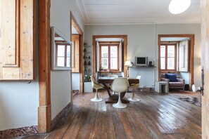 Shower, towels - Downtown Vintage Suites by Homing (Lisbon)