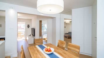Departamento (Three Bedroom Apartment with Balcony) | Comedor