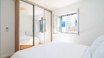 Departamento (Three Bedroom Apartment with Balcony) | 3 habitaciones y wifi gratis