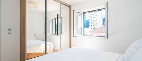 Departamento (Three Bedroom Apartment with Balcony) | 3 habitaciones y wifi gratis