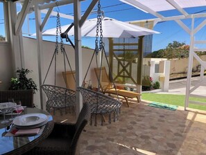 Outdoor dining - Chez Laurenn Elégant rez de Villa Situé Dans la Ville Balnéaire du Carbet (Le Carbet (97221))