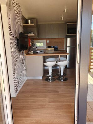 Private kitchen - Mobile Homes Karlo & Dino (Medulin)