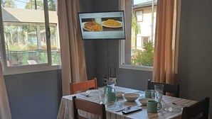 Appartamento familiare, 2 camere da letto, vista piscina, lato piscina | Cucina privata