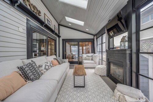 340 Market - in town Lewes with Private Pool!