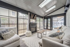 TV - 340 Market - in town Lewes with Private Pool! (Lewes)