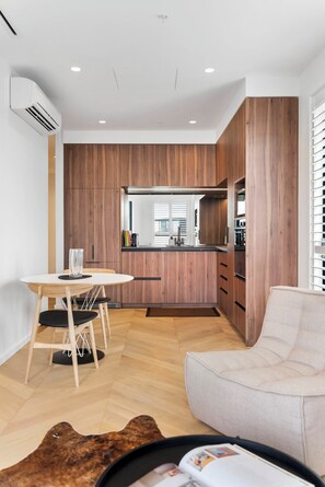 Shared kitchen - Greenhouse Apartments by Urban Rest (Auckland)