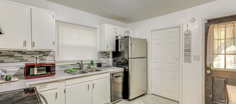 Serene Charleston Home Near Airport: Pets Welcome!