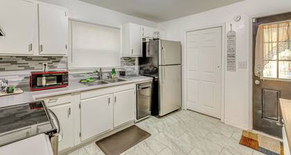 Serene Charleston Home Near Airport: Pets Welcome!