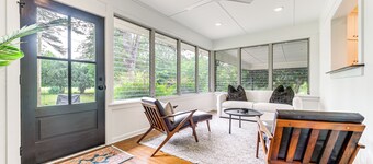Palmetto Cottage w/ Fire Pit, Game Table + More!