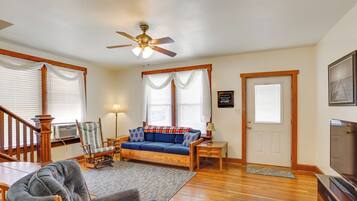 Apartment (2 Bedrooms) | Front of property