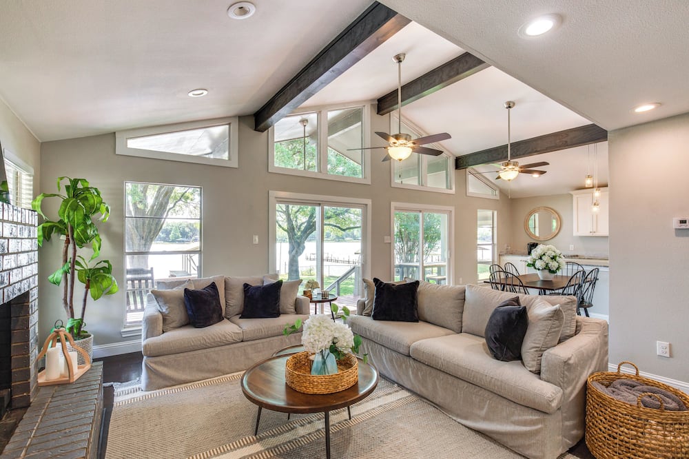 Yard, Deck & Fire Pit: Cedar Creek Reservoir Gem - Whitton, TX