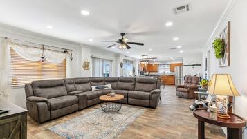 House (4 Bedrooms) | Interior