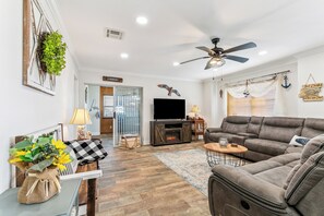 House (4 Bedrooms) | Interior