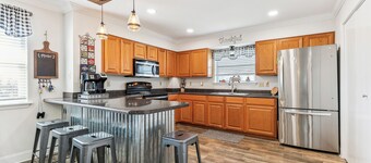 Port Sulphur Retreat w/ 2 Balconies & Arcade