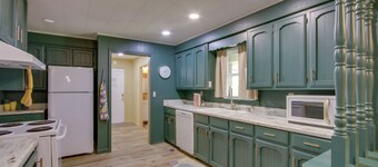 Dog-friendly Lexington Retreat: Step-free Access!