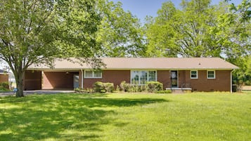 House (4 Bedrooms) | Exterior