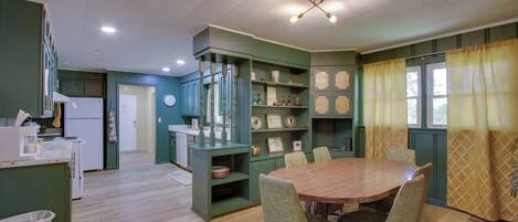 المنشأة من الداخل