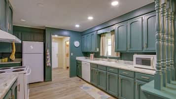 House (4 Bedrooms) | Interior