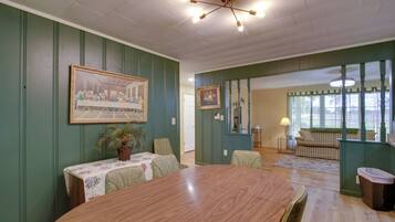 House (4 Bedrooms) | Interior