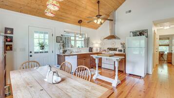 Cottage (2 Bedrooms) | Front of property